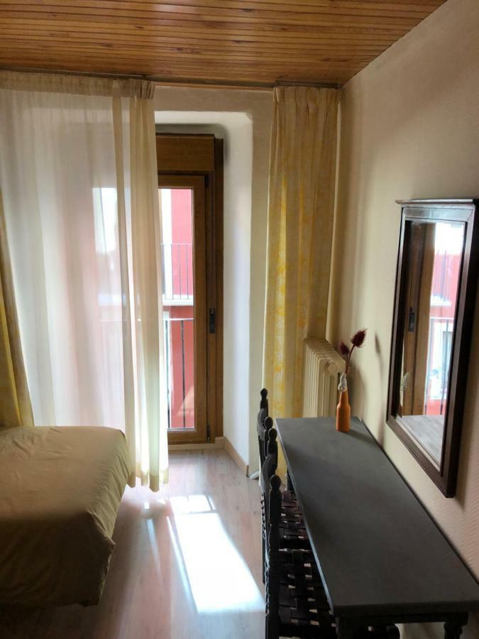 Hostal Di Verena Пучсерда Экстерьер фото