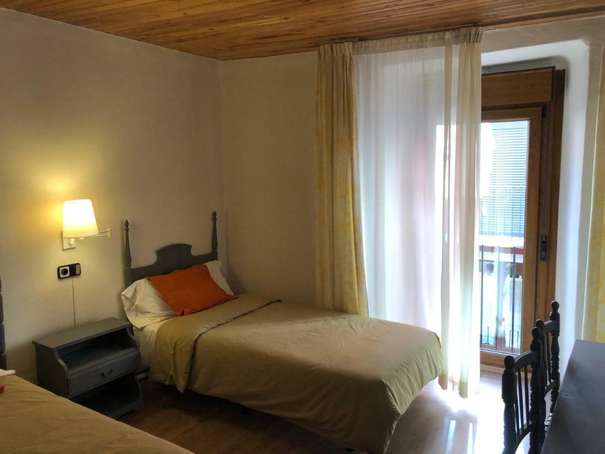 Hostal Di Verena Пучсерда Экстерьер фото